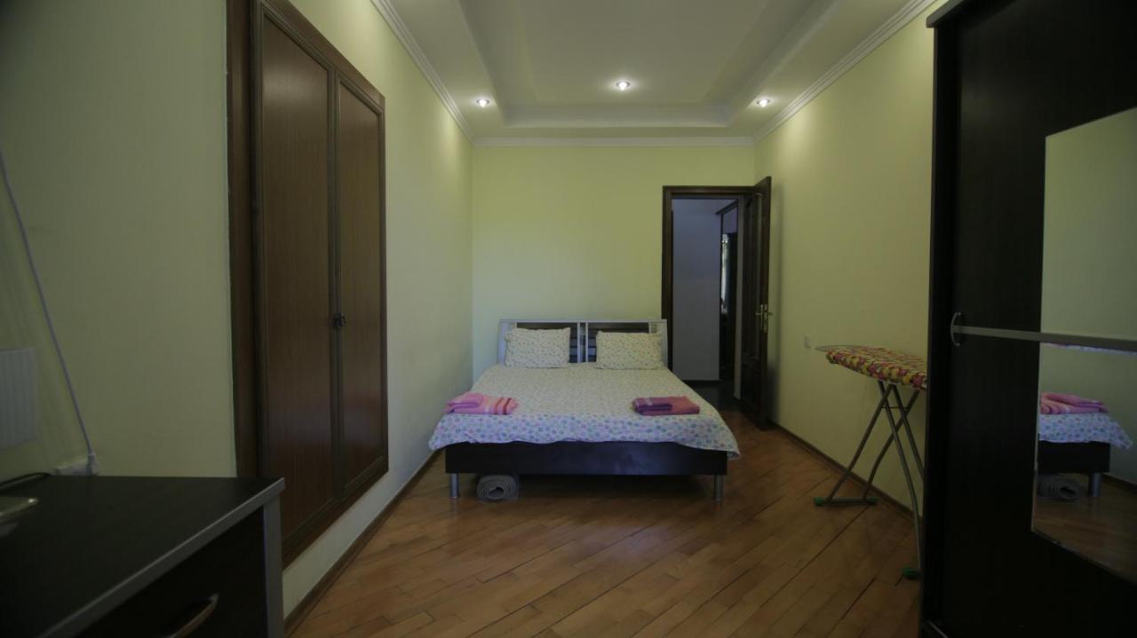 Apartment On Sanapiro Tbilisi Exterior foto