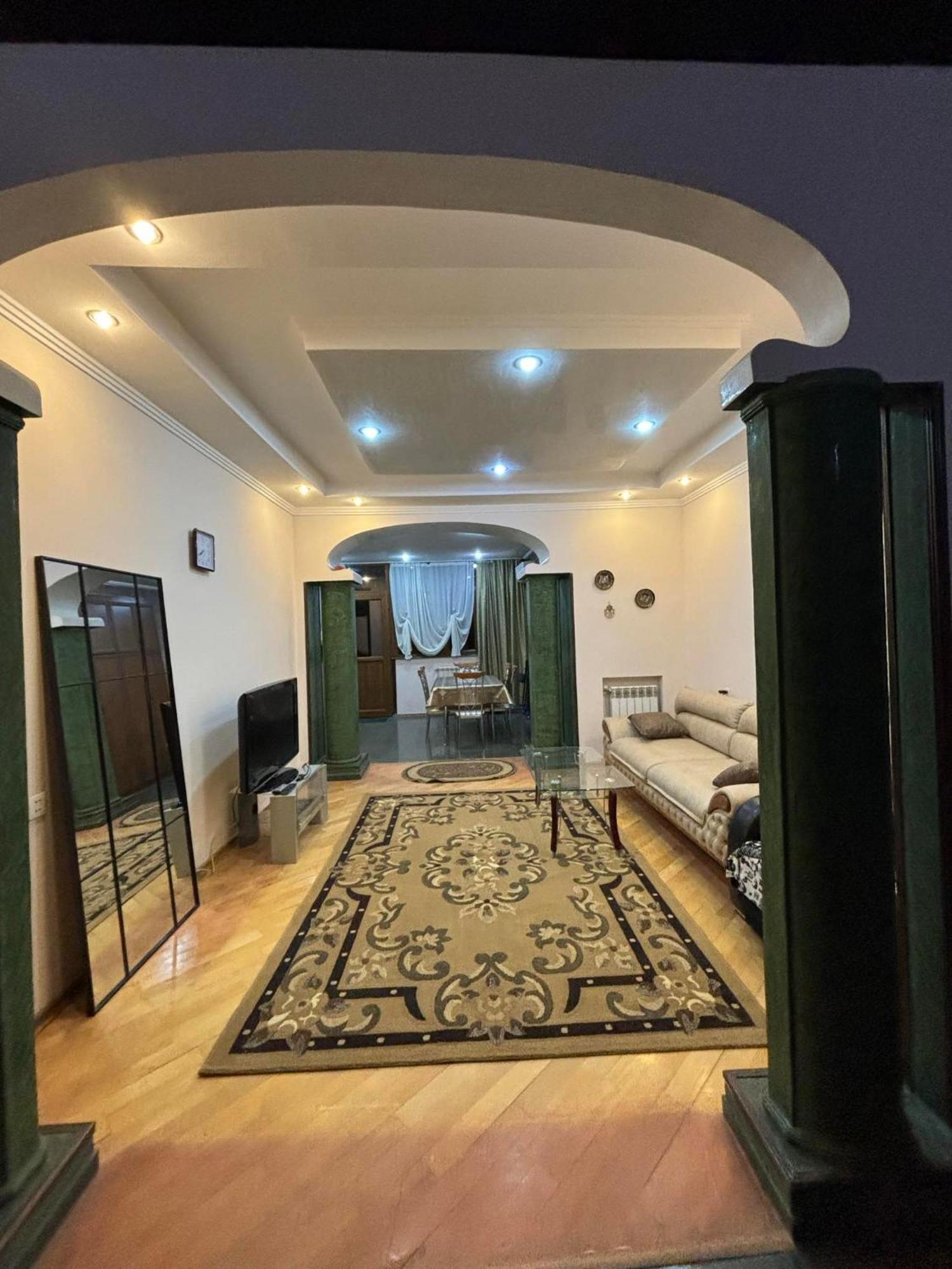Apartment On Sanapiro Tbilisi Exterior foto